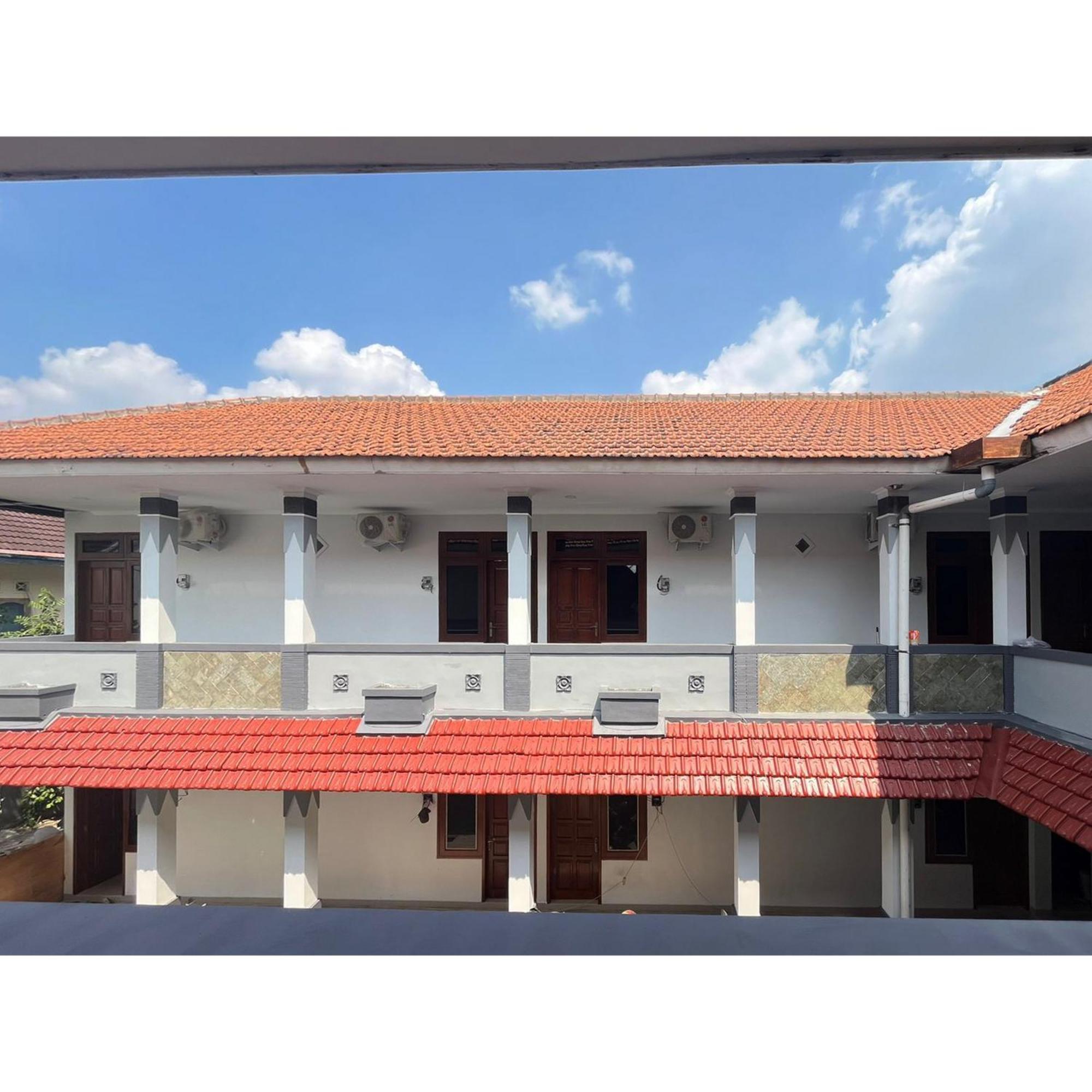 Hotel Reddoorz Near Upn 3 Seturan Yogyakarta 2*